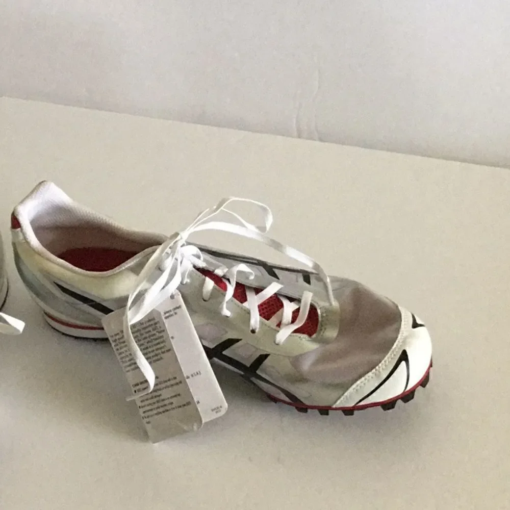 ASICS track shoes in size 8 1/2 NEW HYPER MD 5